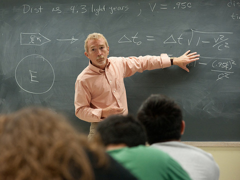 Physics Class with Professor Guy Norton: (Credit: Tulane University Physics professor delivers a lecture via Flickr)