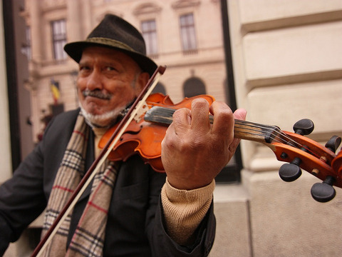 Violin player at work in the Ghencea district of the Romanian capital city Bucharest, April 2, 2011 (Credit: Nicu Buculei via Flickr)