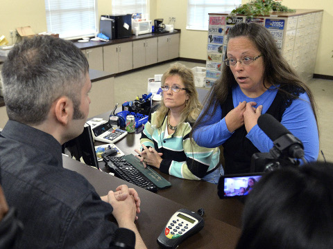 Rowan County Clerk Kim Davis, right, talks with David Moore following her office's refusal to issue marriage licenses at the Rowan County Courthouse in Morehead, Kentucky, September 1, 2015 (Credit: AP Photo/Timothy D. Easley)