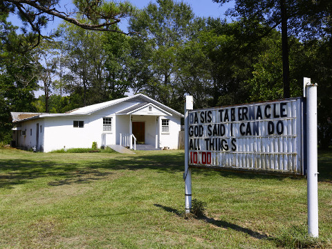 The Oasis Tabernacle Church is seen in East Selma, Alabama where, according Dallas County District Attorney Michael Jackson, suspect James Junior Minter opened fire during service shooting his girlfriend, his one-month-old son and Pastor Earl Carswell, September 20, 2015 (Credit: AP/The Selma Times-Journal/Alaina Denean Deshazo)