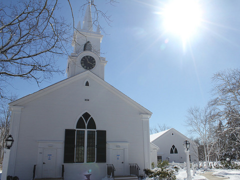 Dennis Union Church under blue skies and blanket of snow on Saturday afternoon in winter, Cape Cod, Dennis, Massachusetts, February 16, 2014 (Credit: Massachusetts Office of Travel and Tourism via Flickr)