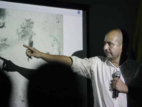Ernesto Montenegro, Director of the Colombian Institute of Anthropology and History of Colombia, talks to the media while he shows a picture of remains of the Galleon San Jose, a Spanish boat eighteenth century empire that sank in the Caribbean Sea loaded with gold, during a press conference in Cartagena, Colombia, December 5, 2015 (Credit: AP Photo/ Pedro Mendoza)
