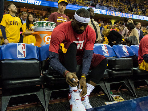 Cleveland Cavaliers Forward LeBron James (23) ties his shoes before the game between the Oklahoma City Thunder and the Cleveland Cavaliers at the Quicken Loans Arena, Cleveland, Ohio, January 25 2015 (Credit: Icon Sportswire/Mark Alberti)