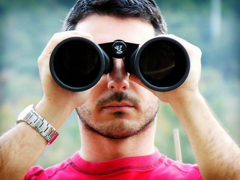 Self portrait with big binoculars (Credit: Gerlo via Flickr)