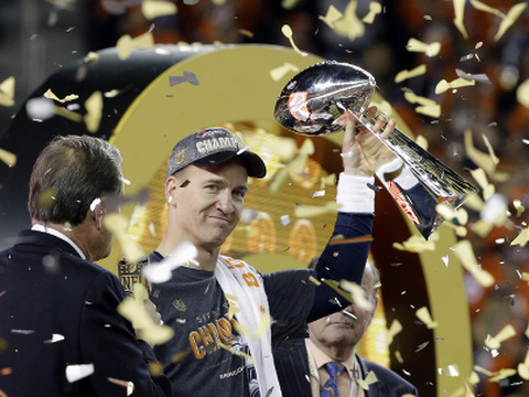Denver Broncos’ Peyton Manning (18) holds up the trophy after the NFL Super Bowl 50 football game Sunday, Feb. 7, 2016, in Santa Clara, Calif. The Broncos won 24-10. (AP Photo/Julie Jacobson)