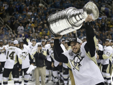Pittsburgh Penguins center Sidney Crosby raises the Stanley Cup after Game 6 of the NHL hockey Stanley Cup Finals against the San Jose Sharks Sunday, June 12, 2016, in San Jose, Calif. The Pittsburgh Penguins won 3-1 to win the series 4-2. (AP Photo/Marcio Jose Sanchez)