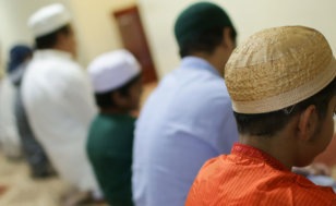 Is a school district favoring Muslims during Ramadan