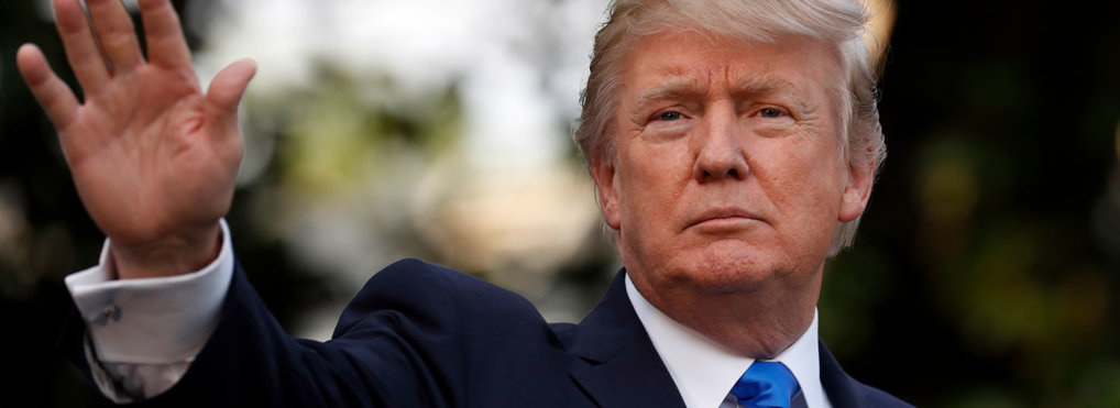 Donald Trump waves