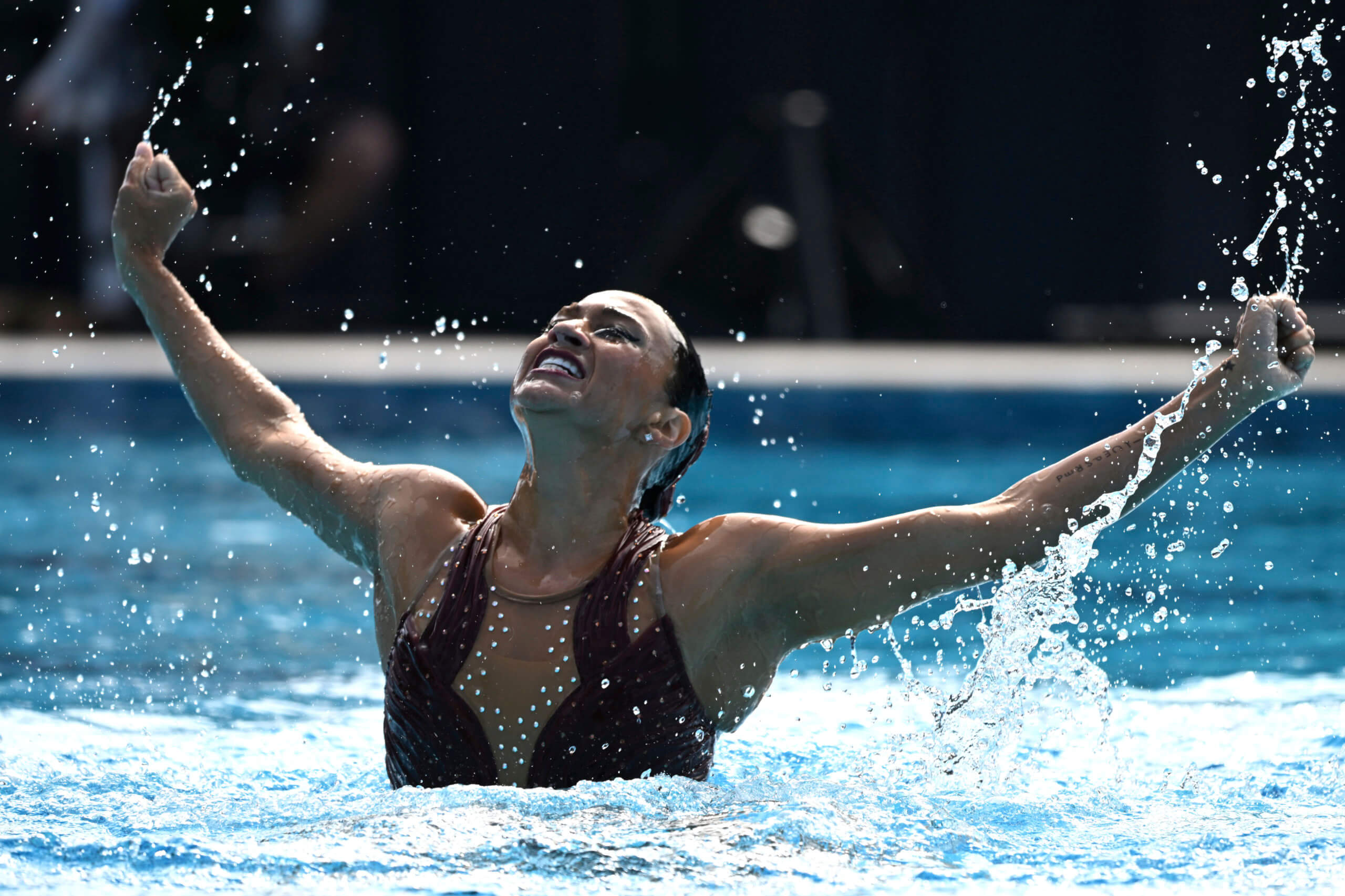 US swimmer rescued by coach after fainting and sinking to bottom of pool US swimmer rescued by coach after fainting and sinking to bottom of pool