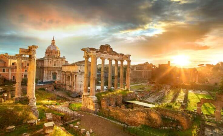 Famous ruins of the Roman Forum in Rome, Italy, during sunrise. © twindesigner /stock.adobe.com