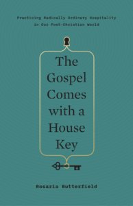 Book cover of "The gospel comes with a housekey"