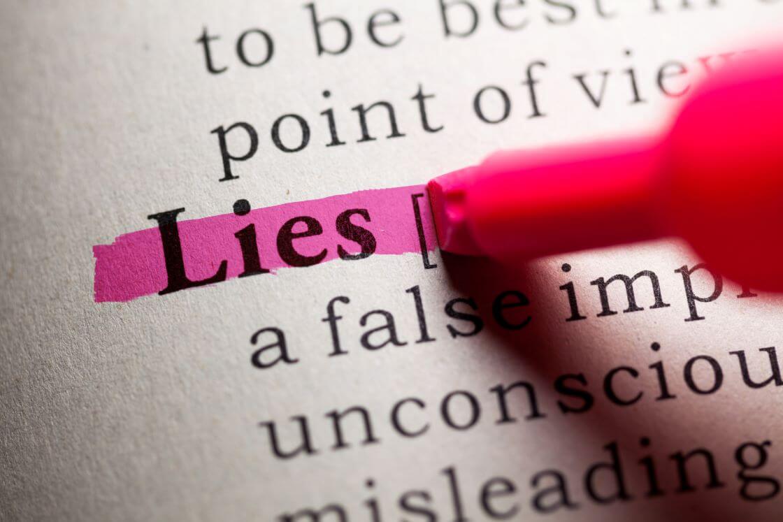 A pink highlighter highlights the word "lies" in a dictionary. © By Feng Yu/stock.adobe.com