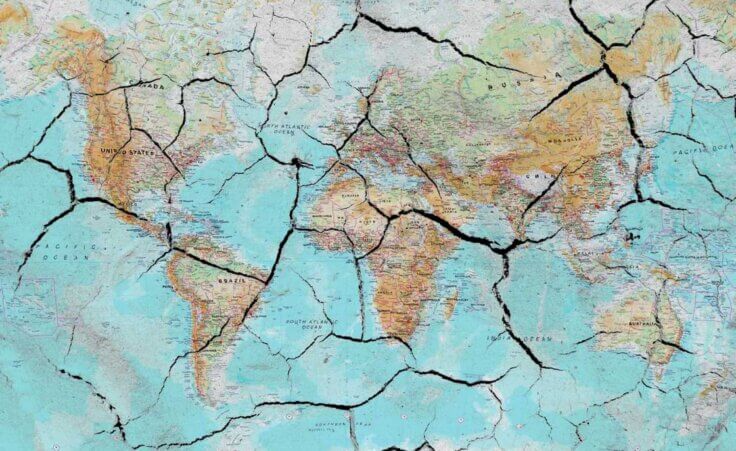 A world map that looks like cracked earth. © By Onur/stock.adobe.com