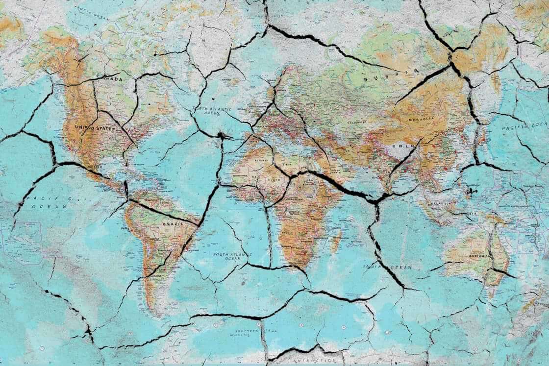 A world map that looks like cracked earth. © By Onur/stock.adobe.com