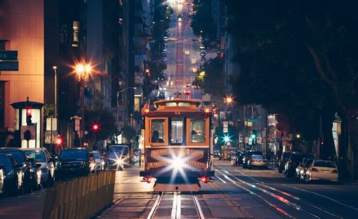 A trolley car in San Francisco at night on California St. © By heyengel/stock.adobe.com