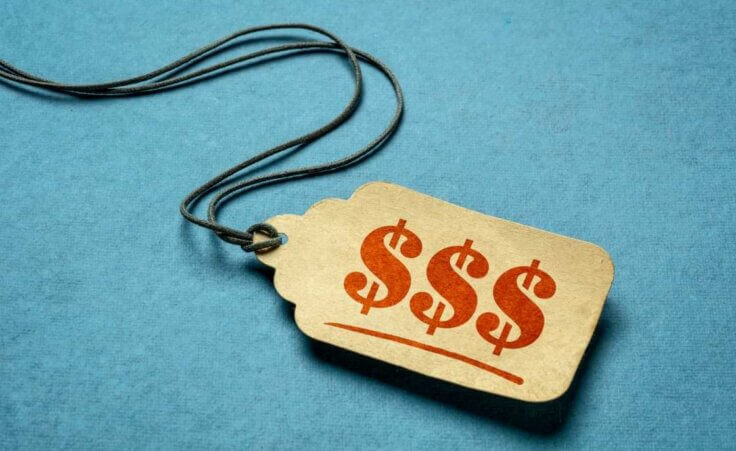 A price tag shows three dollar signs. © By MarekPhotoDesign.com/stock.adobe.com