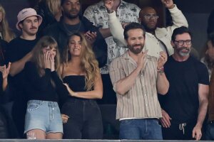 From left, Taylor Swift, Blake Lively, Ryan Reynolds and Hugh Jackman react during the first quarter of an NFL football game between the New York Jets and the Kansas City Chiefs, Sunday, Oct. 1, 2023, in East Rutherford, N.J. (AP Photo/Adam Hunger)