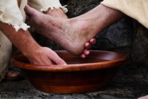 Jesus washes a person's foot. The Super Bowl "He Gets Us" commercial message showed Christians washing the feet of others. By Laci Gibbs/stock.adobe.com