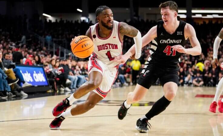 Houston guard Jamal Shead, left, drives toward the basket as Cincinnati guard Simas Lukosius, right, defends during the first half of an NCAA basketball game, Saturday, Feb. 10, 2024, in Cincinnati. (AP Photo/Joshua A. Bickel)