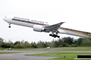 A Singapore Airlines Boeing 777-312ER takes off from Paine Field Tuesday, Sept. 17, 2013, in Everett, Wash. (AP Photo/Elaine Thompson)