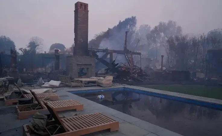 The Palisades Fire ravaged an area in the Pacific Palisades neighborhood of Los Angeles, Thursday, Jan. 9, 2025. (AP Photo/Damian Dovarganes)