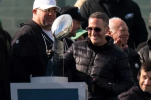 Philadelphia Eagles general manager Howie Roseman puts back the Vince Lombardi Trophy onto it's stand talks to the fans during the team's NFL football Super Bowl 59 victory parade and celebration, Friday, Feb. 14, 2025, in Philadelphia.. (AP Photo/Chris Szagola)