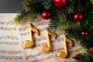Christmas decorations on music sheets. By AfricaStudio/stock.adobe.com.