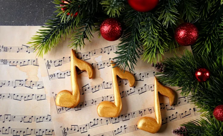 Christmas decorations on music sheets. By AfricaStudio/stock.adobe.com.