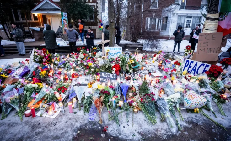 People pay their respects at a memorial honoring a woman who was fatally shot by an Immigration and Customs Enforcement officer the day before, near the site of the shooting in Minneapolis, Thursday, Jan. 8, 2026. (Christopher Katsarov/The Canadian Press via AP)