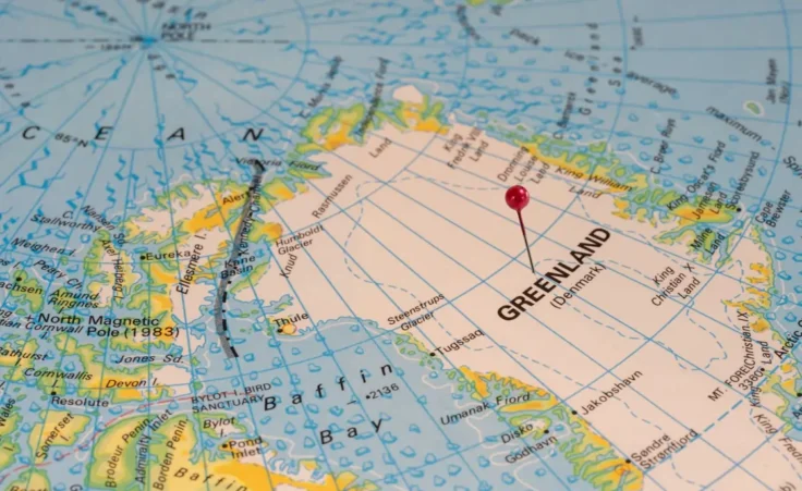 Colorful location map with red stick pin at Greenland, Denmark and the surrounding area By Craig Taylor Photo/stock.adobe.com